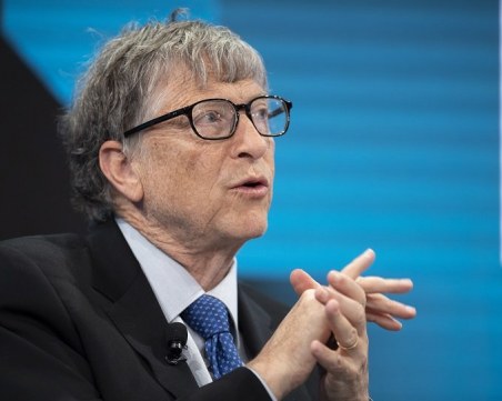Бил Гейтс: През лятото пандемията вече трябва да е свършила