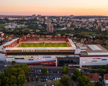Най-култовият стадион на елитен отбор е на върха на мол