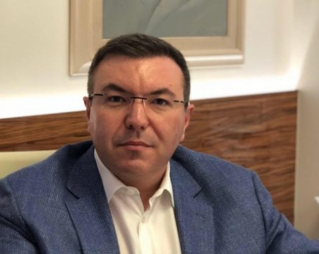 Проф. Ангелов с ироничен пост: Поздравления за успеха, Стойчо Кацаров!