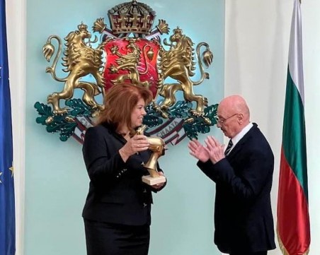 Стилист Капанов бе удостоен с почетен плакет на вицепрезидента