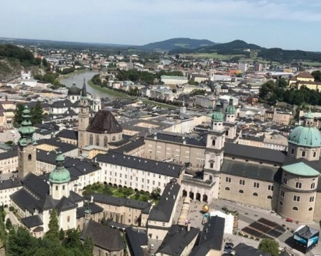 Въвеждат локдаун в две австрийски провинции