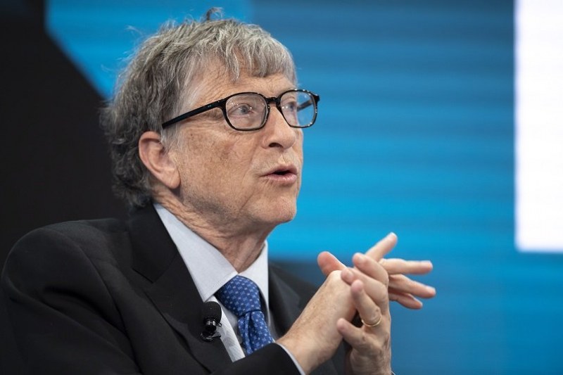 Милиардерът Бил Гейтс прогнозира съществен спад на новозаразените през лятотото,