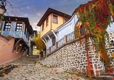 Топло и слънчево ще бъде днес времето в Пловдив До