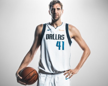 Далас Маверикс изважда от употреба номера на легендата Дирк Новицки