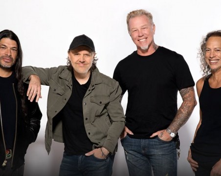Metallica подгрява мача на Кобрата с Франк Мир