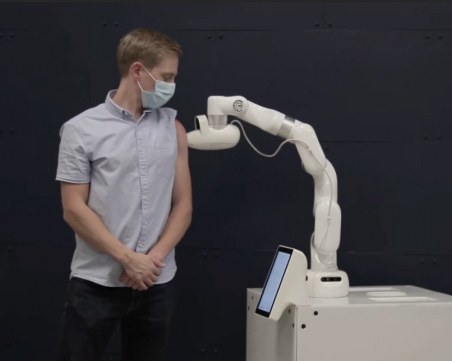 Робот с изкуствен интелект ще може да поставя ваксини в близко бъдеще