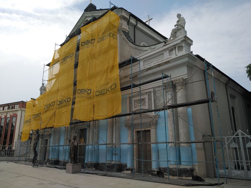 Липсваща виза за реставрация бави проекта за фасадата на Католическата църква в Пловдив