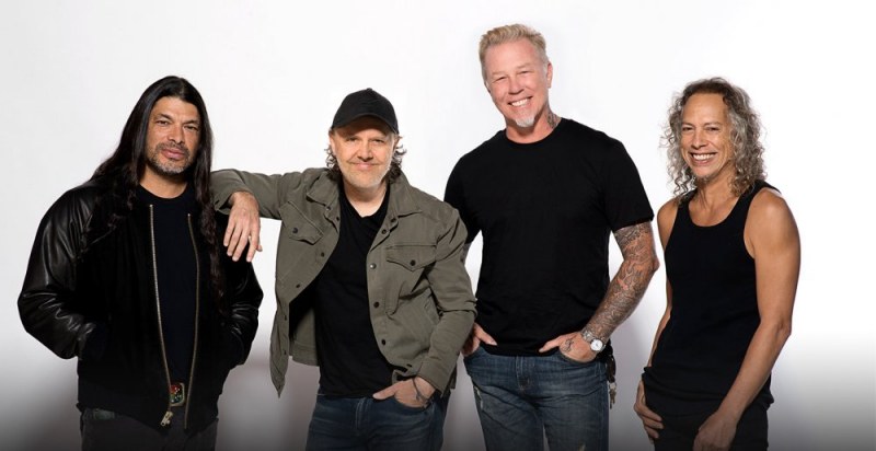 Metallica подгрява мача на Кобрата с Франк Мир