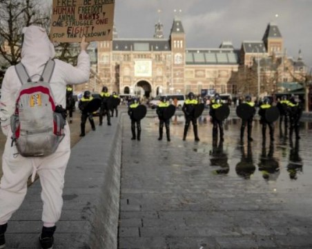 Амстердам отмени протестната демонствация заради инцидентите в Ротердам