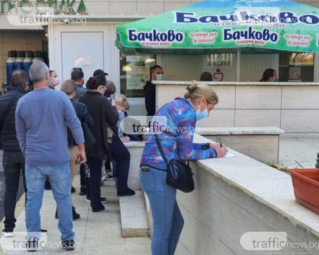 Ще трябва ли да се ваксинираме срещу COVID-19 на всеки шест месеца?