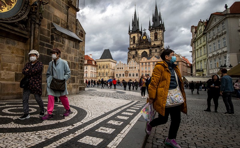 Чехия регистрира над 20 000 новозаразени за ден