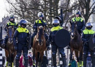 Нов протест срещу противоепидемичните мерки организиран снощи в нидерландския град