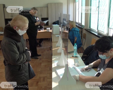 Член на СИК в Пловдив: Избирателната активност в града е изключително слаба