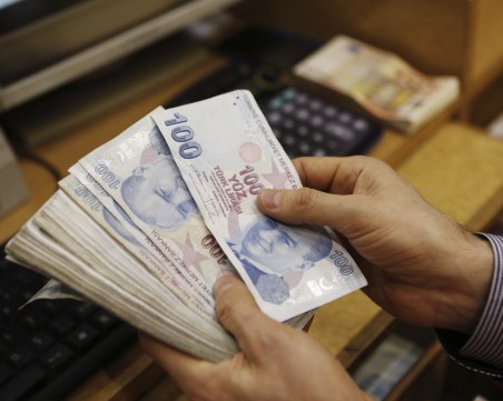 Икономист: Турците ще спят с долари под възглавниците скоро