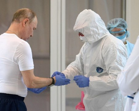Путин си сложи трета доза ваксина – 