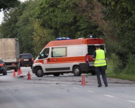 Тежка катастрофа със 7 ранени затвори пътя Варна – Бургас, предизвика я пловдивчанин