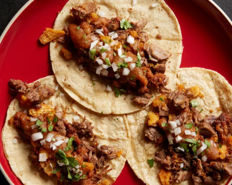 Вкусът на Мексико: Тако с говеждо месо и наденица