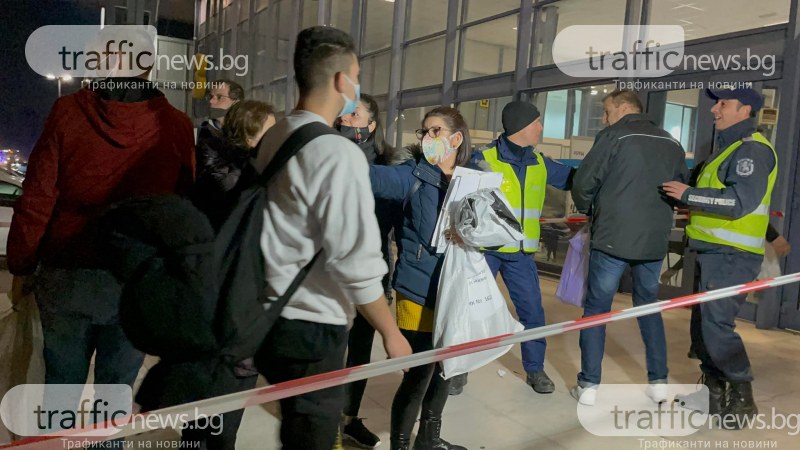 Блъсканица и караници между членове на СИК на входа на Панаира, бързат да предадат изборните книжа