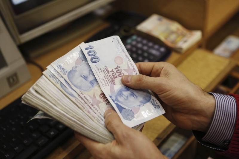 Икономист: Турците ще спят с долари под възглавниците скоро