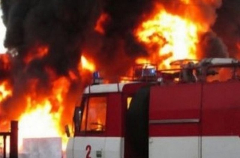 Пожар лумна край пловдивския квартал Прослав. Сигналът за огнената стихия