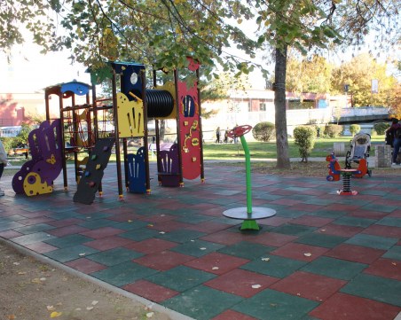 Нова детска площадка откриха и в парк 