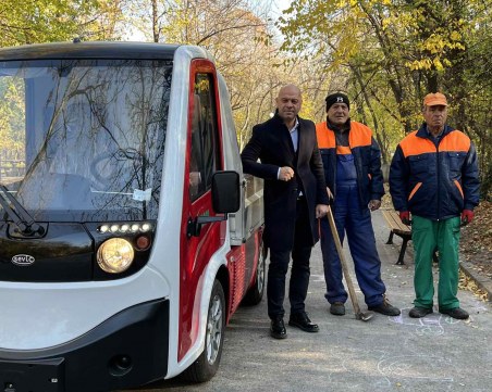 Товарен електромобил подпомага работата на кметството в 
