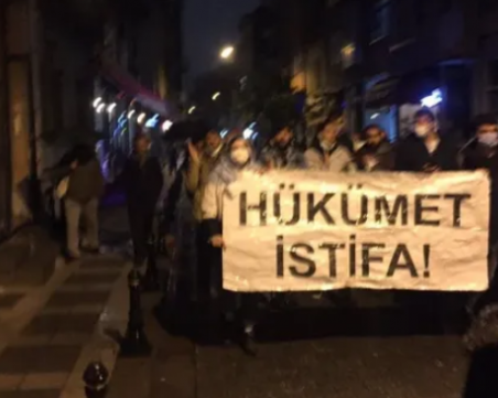 Масови протести избухнаха в Турция след историческия срив на лирата