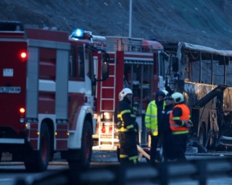 Внезапна техническа неизправност или заспиване на шофьора – основните версии за трагедията с 45 души