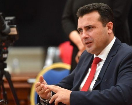 Заев отлага оставката си заради трагедията в България