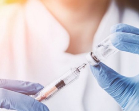 ЕС препоръчва подсилващи дози ваксина против COVID-19 за хората над 40 години