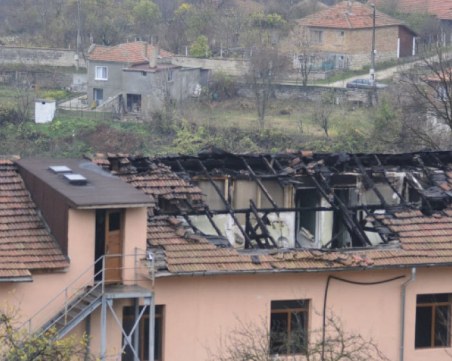 Късо съединение най-вероятно е причината за пожара в Рояк