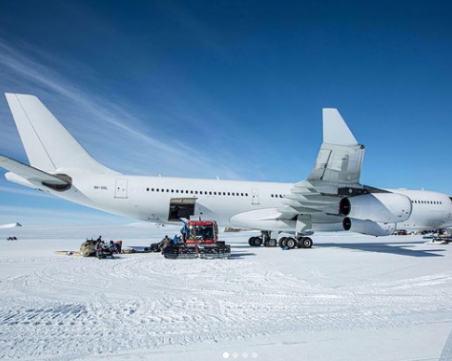 Историческо: Airbus A340 кацна на ледена писта в Антарктида
