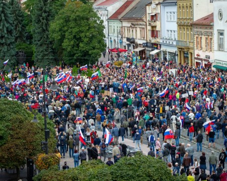Пълен локдаун в Словакия! Остават отворени само хранителни магазини и аптеки