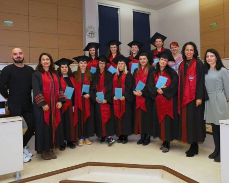 Раздадоха дипломите на новите асистенти на лекаря по дентална медицина