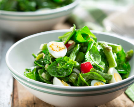 Свежо и полезно: Салата от зелен фасул и спанак