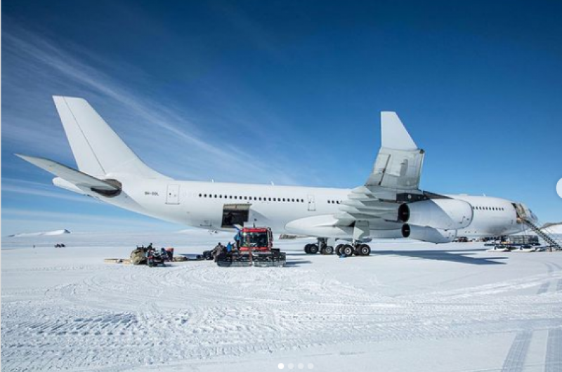 Историческо: Airbus A340 кацна на ледена писта в Антарктида