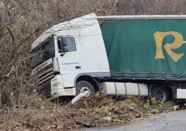 Тежка катастрофа стана на пътя Враца Козлодуй предаде БТВ Тир