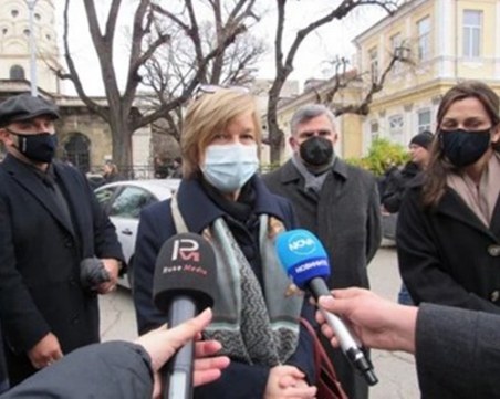 Директорът на Европол пристигна в Русе за погребението на Елена Генчева