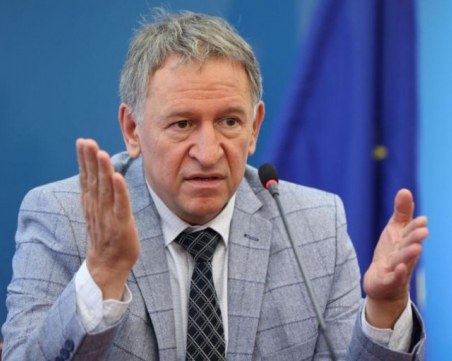 Кацаров с извънреден брифинг за новите противоепидемични мерки в страната