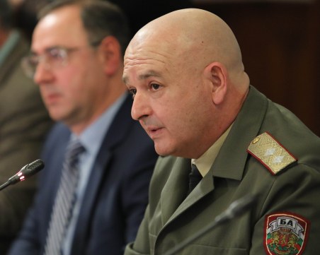 Мутафчийски: Хората с бустерна доза са 10 пъти по-добре защитени