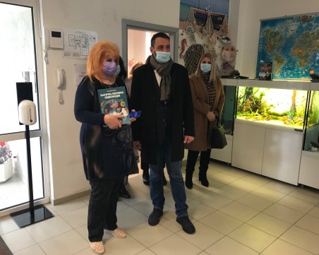 Нов аквариум радва децата в ДГ 
