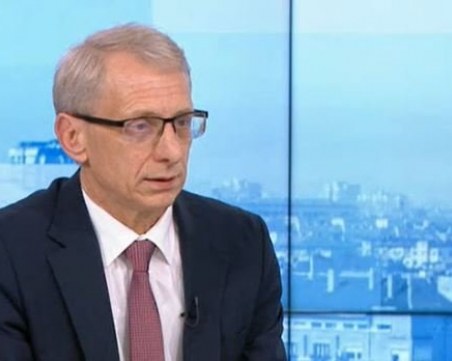 В МОН обмислят учебната година да започва по-рано