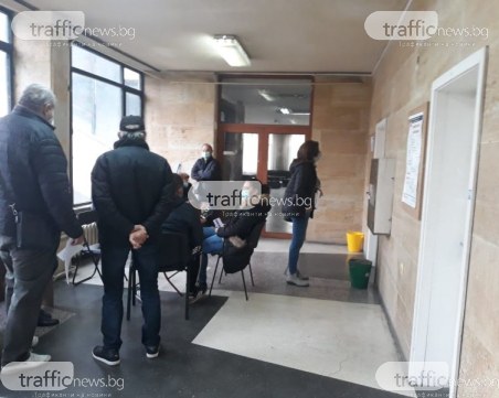 Все повече ваксинирани пловдивчани си слагат трета доза