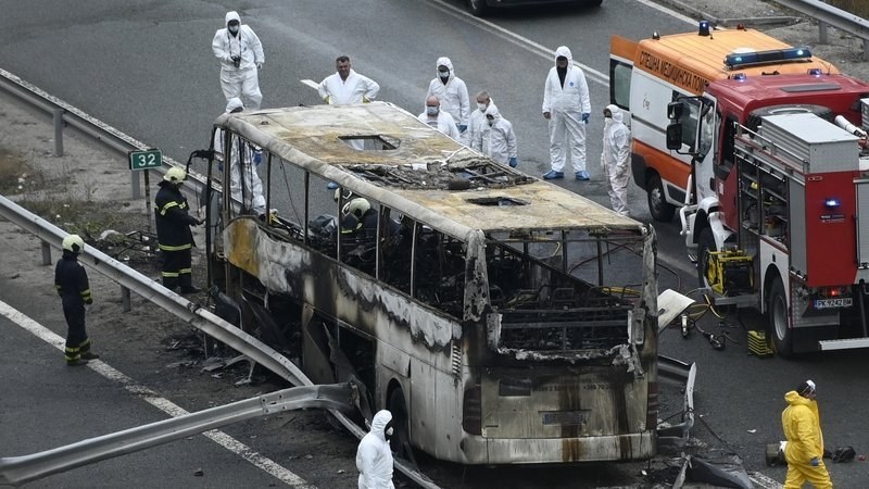 Намерено е 45-ото тяло в изгорелия автобус на Струма. Това