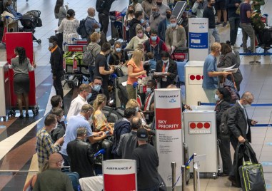 На големите международни летища в ЮАР има стълпотворение от туристи