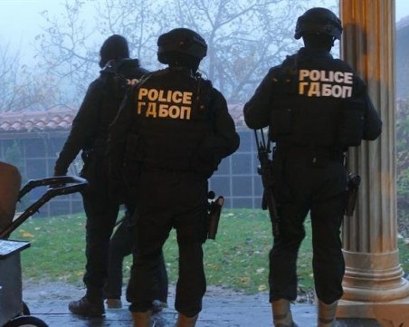 ГДБОП разби престъпна група за сексуални услуги, служител на МВР замесен в нея