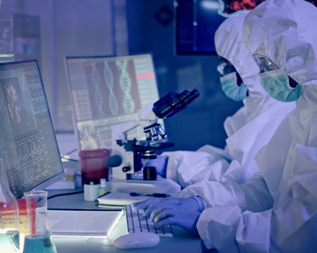 Лондон затяга мерките заради Омикрон, Италия потвърди първи случай