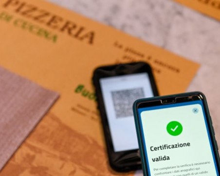 Разкриха мрежа за фалшиви COVID сертификати в Италия