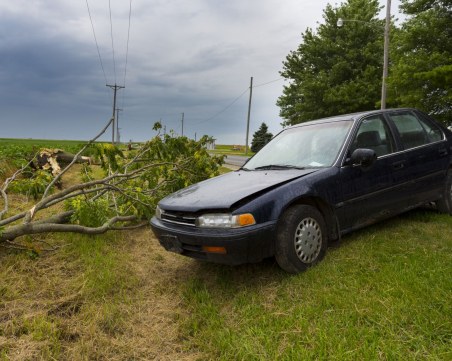 Шофьорът, помел учителката от Враца, се укрива извън страната