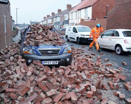 Снежна буря удари Великобритания, най-малко три са жертвите